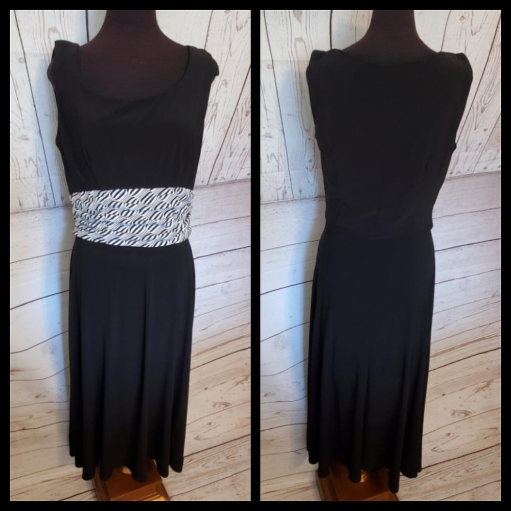 Dressbarn sleeveless cummerbund waist A-line dress black and white 10